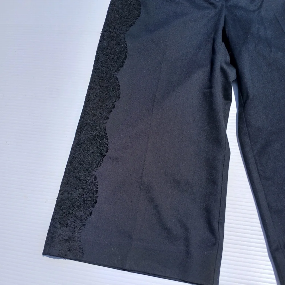 Trina Turk size 0 Black Lace Bermuda Length Dress Shorts Trouser Style Career XS